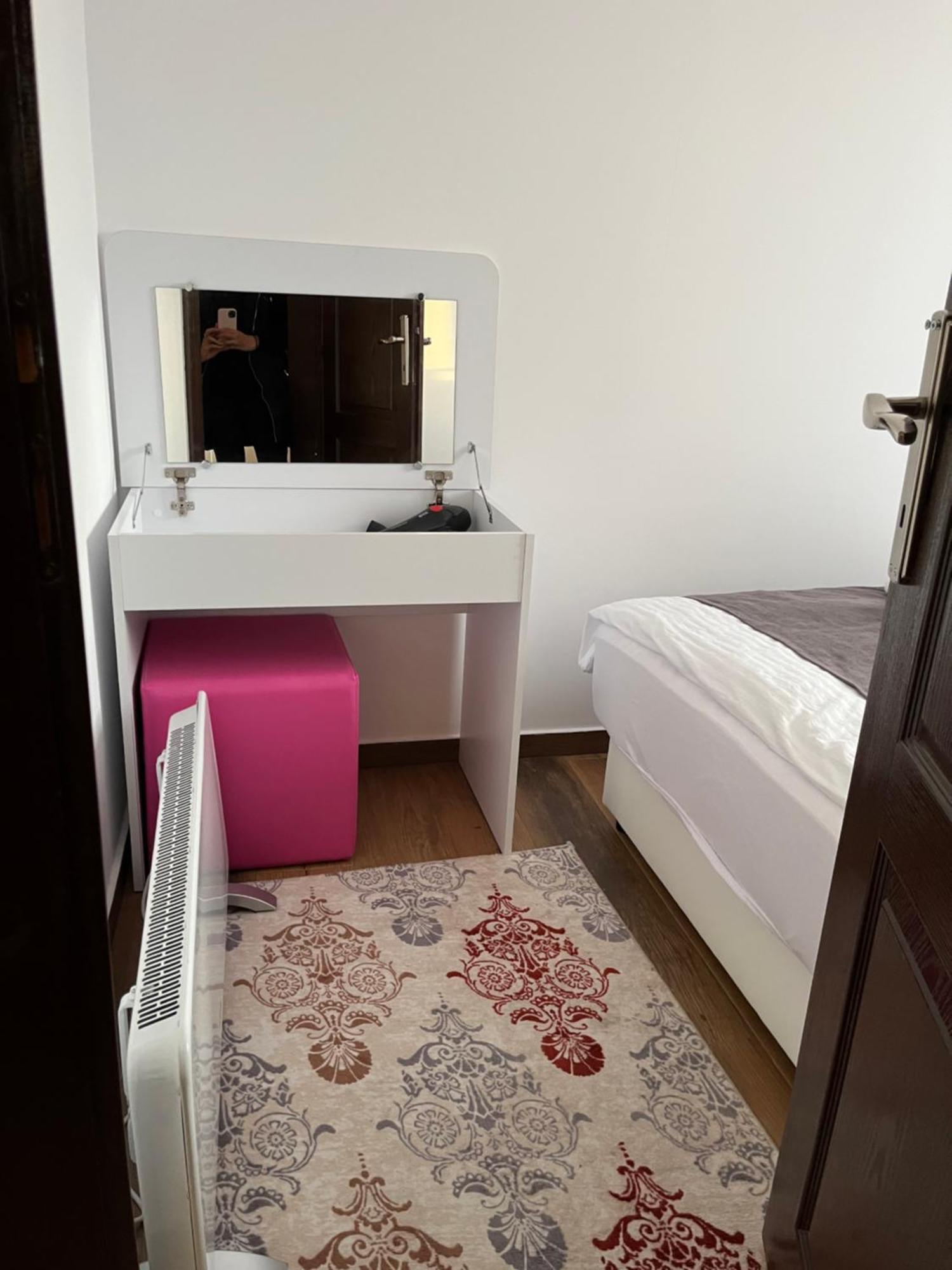 Airport Sky Apartments Lux Belgrade Exterior photo